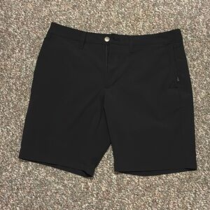 Men’s Untuckit traveler shorts size 32 waist with 9 inch inseam